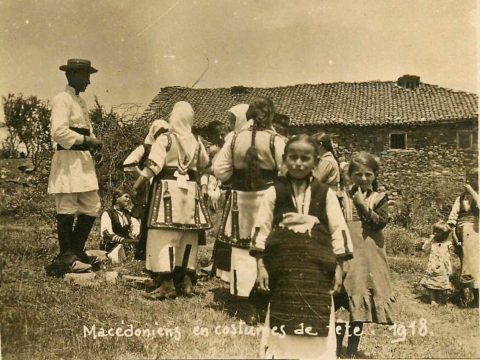 1918_Македонци во фолклорна облека