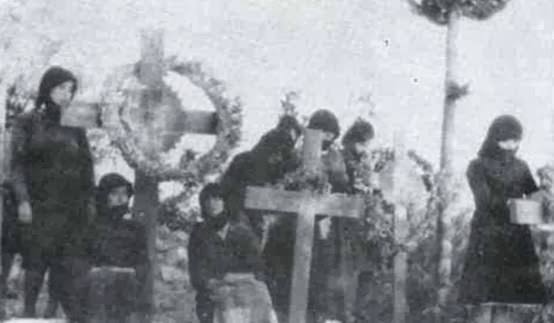 1941 — 1949_Злосторства над Македонците во Беломорска Македонија, слики (18+)