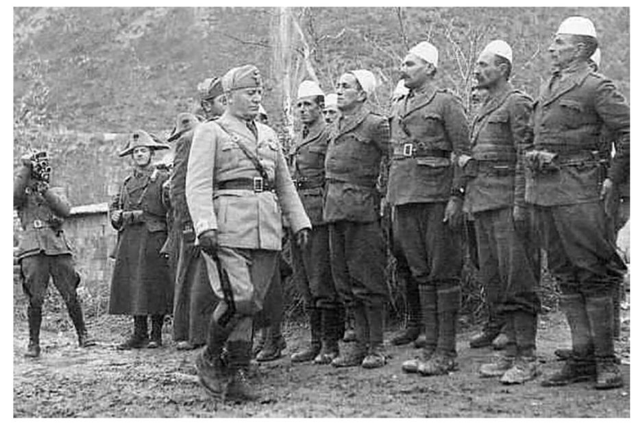 1941 ~ 1944_Албански фашисти на смотра пред Мусолини