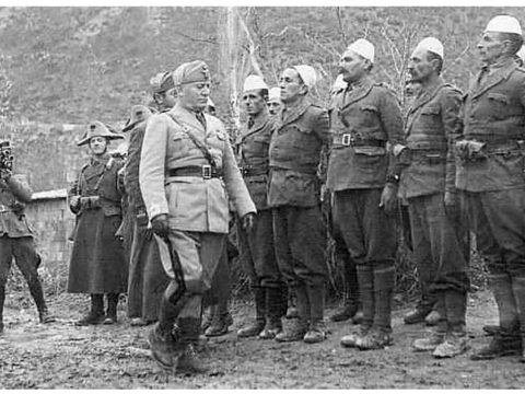 1941 ~ 1944_Албански фашисти на смотра пред Мусолини