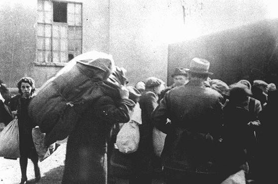 1943.03_Депортација на Евреите од бугарско-окупираната Македонија, железничка станица Скопје